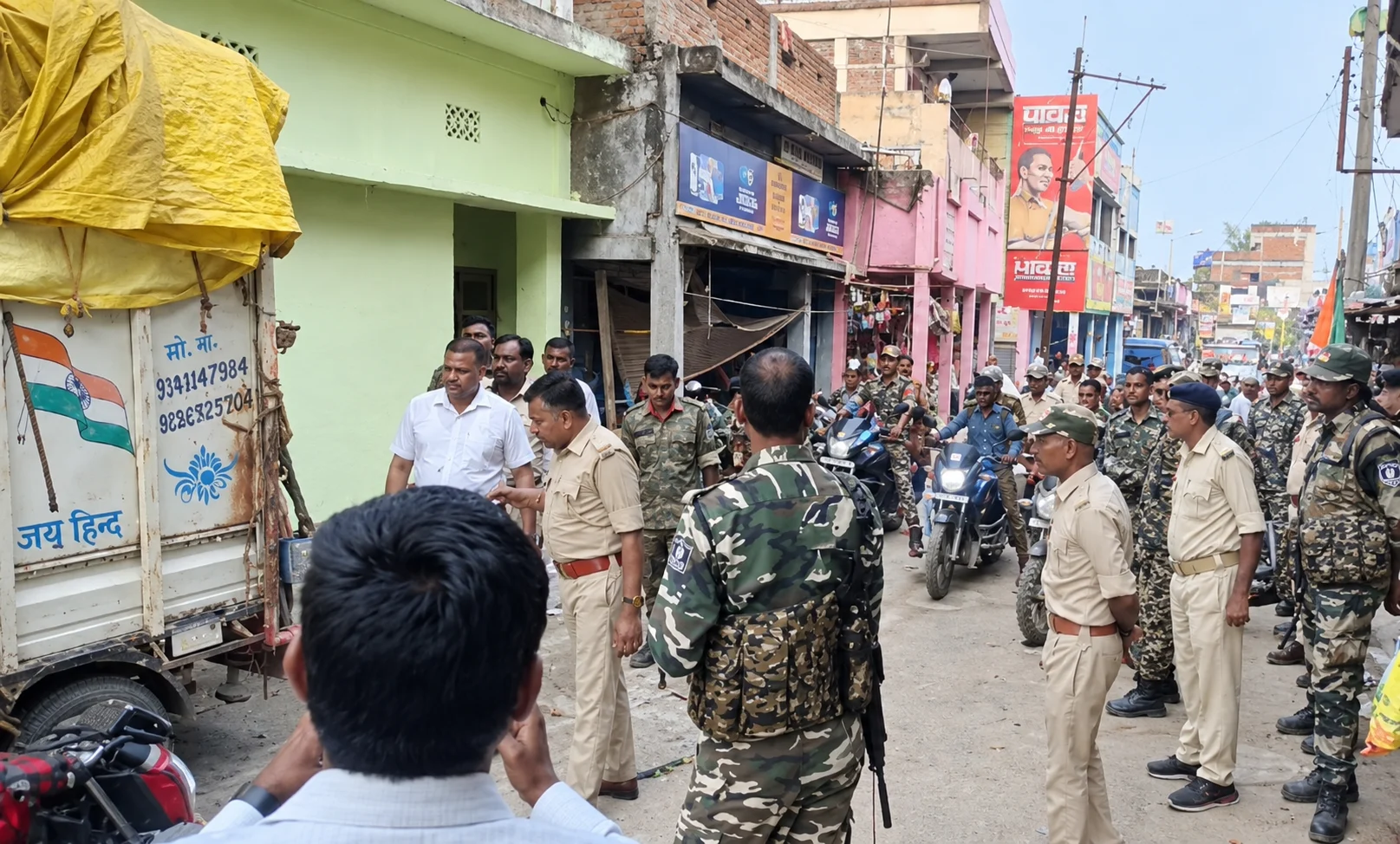 गिरिडीह के गावां में दुर्गा पूजा को लेकर फ्लैग मार्च, माल्डा-पिहरा और खरसान में पुलिस ने संभाली सुरक्षा की कमान