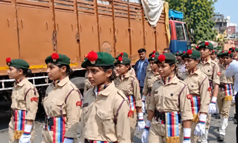 खकनार में राष्ट्रीय प्रतियोगिताओं और NCC के स्वर्ण पदक विजेता विद्यार्थियों का भव्य स्वागत, शहर में निकाला गया विजय जुलूस