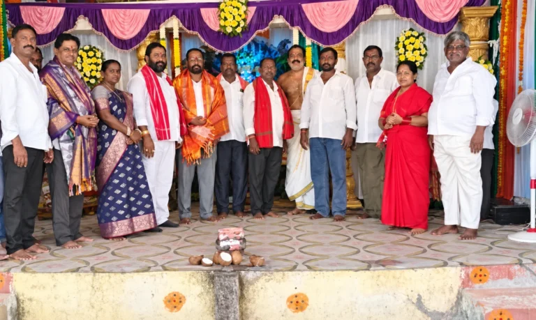 तेलंगाना के पेरिका सिंगारम में देवी नवरात्रि पर महा अन्नदान, कांग्रेस नेता भी हुए शामिल