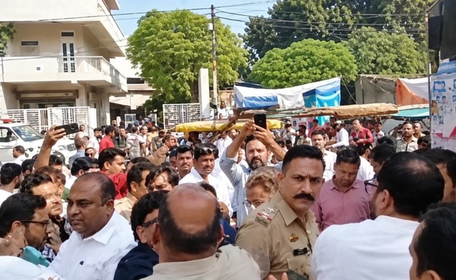 मुजफ्फरनगर में MLC चुनाव के बीच सपा-BJP आमने-सामने, DAV कॉलेज में हंगामा; जिया चौधरी ने लगाए फर्जी मतदान के आरोप