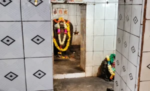 कर्नाटक: मांड्या के साक्षीबीडु गांव में मंदिर का ताला तोड़कर चांदी के वस्त्र-आभूषण चोरी