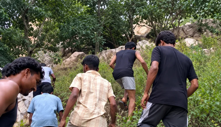 पलेरा में युवाओं ने सिद्ध बाबा चोटी पर की साहसिक गतिविधि, रोवर रितिक चौधरी ने किया नेतृत्व