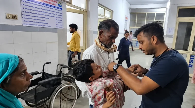 एटा में पांच साल की बच्ची पर कुत्ते का हमला, पैर को बुरी तरह काटा; मेडिकल कॉलेज में भर्ती