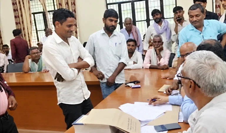 गाजीपुर: जखनिया में 15 पोखरों की नीलामी, सोनबरसा की शीला देवी ने लगाई 14.50 लाख रुपये की सबसे ऊंची बोली