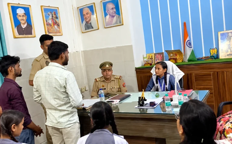 झांसी: कक्षा 10 की छात्रा राधा सेन बनीं एक दिन की थाना प्रभारी, मिशन शक्ति के तहत बालिकाओं को किया जागरूक