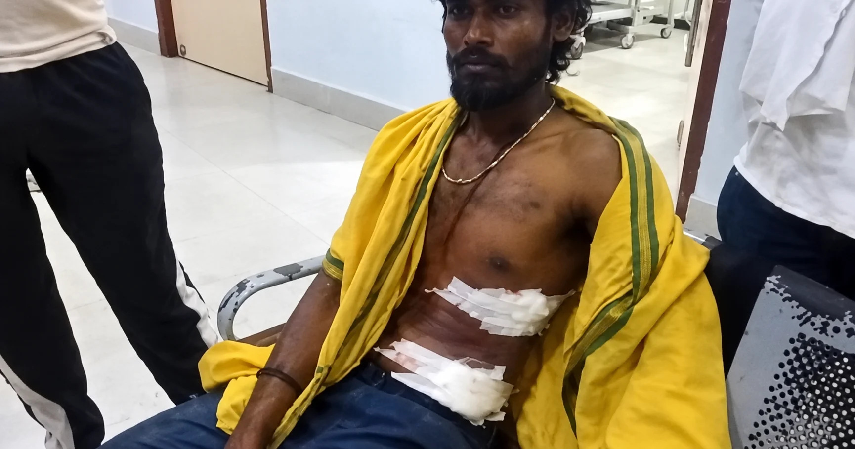 गोपालगंज के भैंसही गांव में युवक पर चाकू से हमला, गंभीर हालत में सदर अस्पताल में भर्ती