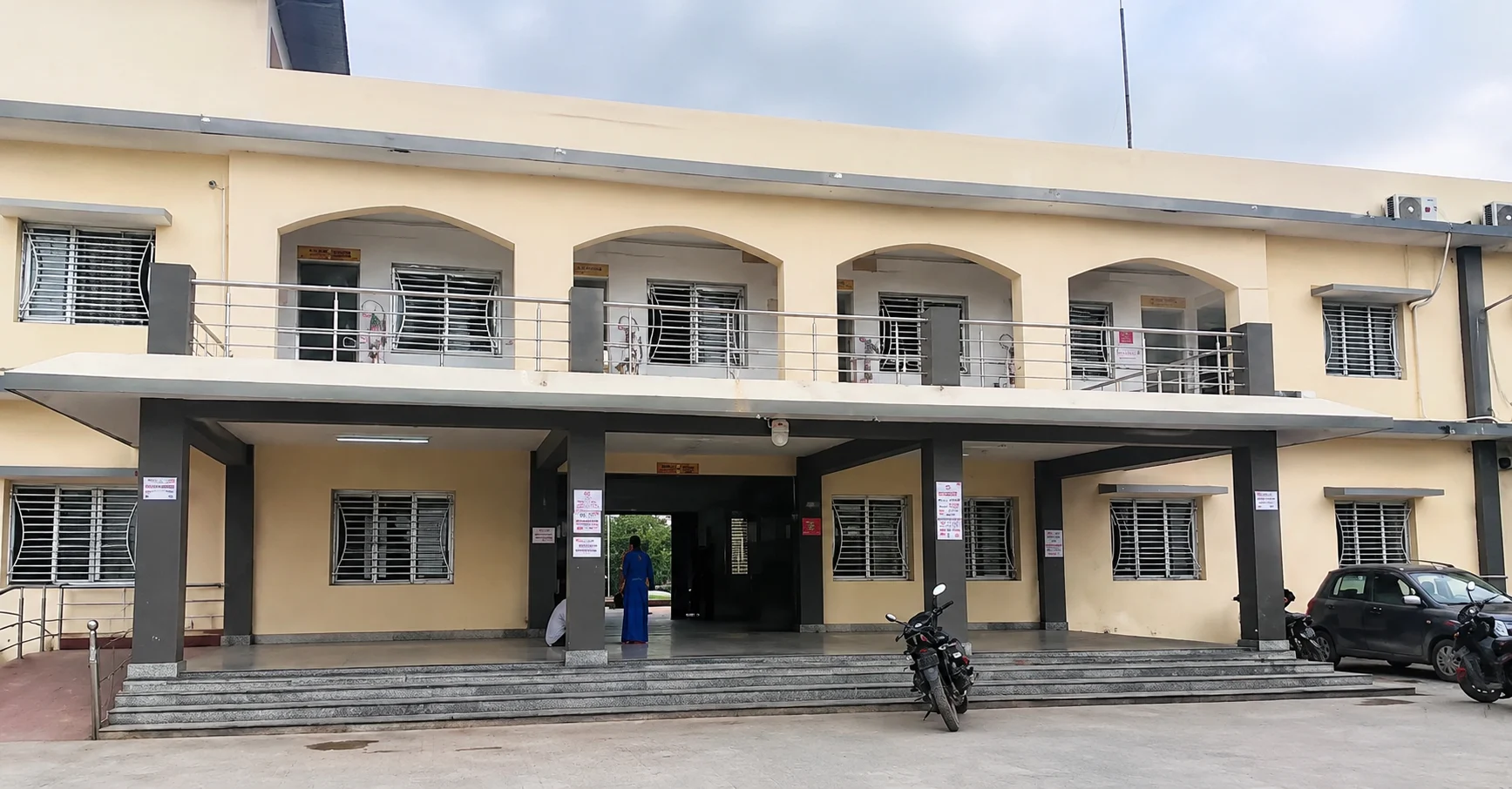 अररिया आरएस स्टेशन पर रास्ता बंद करने को लेकर हंगामा, 50 साल पुराने मार्ग को बचाने की मांग पर अड़े स्थानीय लोग