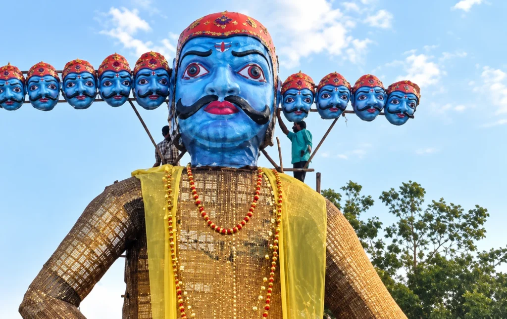 अकोला के तापडिया नगर में आज 51 फीट के रावण का होगा दहन, 20 साल से चली आ रही परंपरा