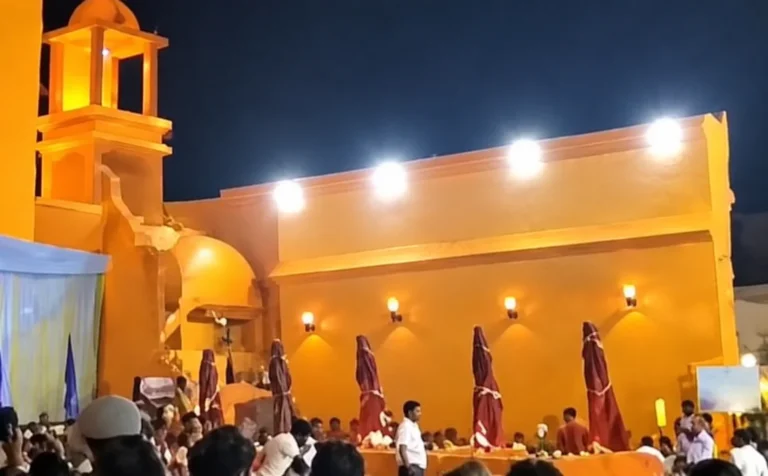 चतरा के गिद्धौर में ठाकुरवाड़ी मंदिर परिसर में भव्य गंगा आरती, दुर्गा पूजा महोत्सव में भक्तिमय हुआ माहौल