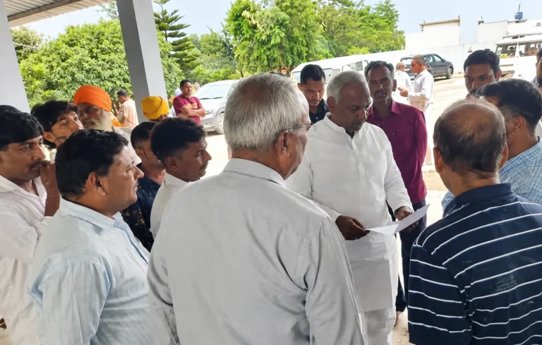गूलरभोज में विधायक अरविंद पांडेय ने सुनीं क्षेत्रवासियों की समस्याएं, समाधान का दिया भरोसा