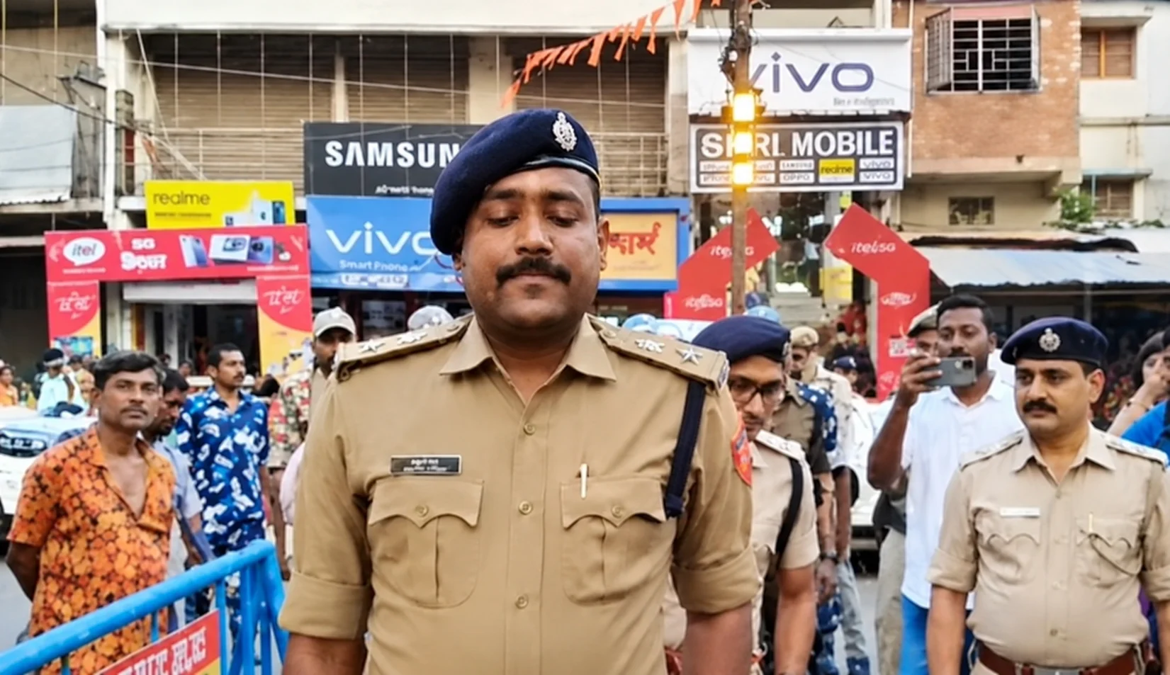 मालदा के चांचल में दुर्गा पूजा पंडालों का निरीक्षण, जिला पुलिस अधीक्षक ने लिया व्यवस्थाओं का जायजा