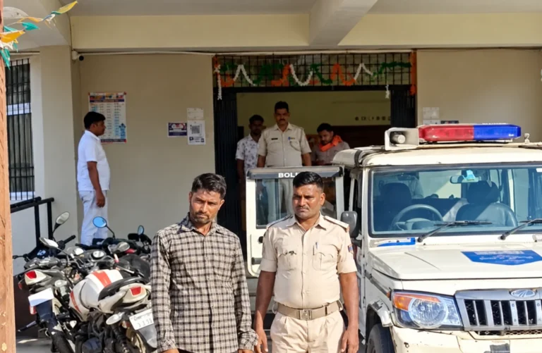अररिया: नरपतगंज में 14 लीटर नेपाली शराब के साथ बाइक सवार गिरफ्तार, पुलिस ने वाहन भी किया जब्त