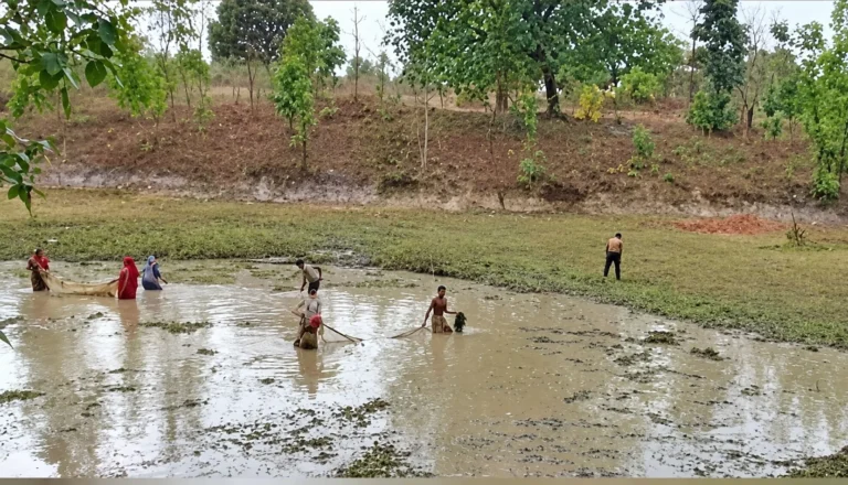 उमरिया में आदिवासी हितग्राहियों को मछली पालन पर 90% तक अनुदान, 30 अक्टूबर तक करें आवेदन