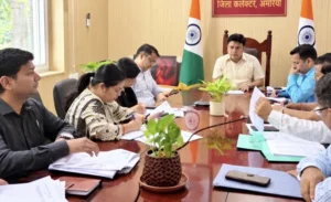 जसपुर: बारिश और ओलावृष्टि से फसल नुकसान पर डीएम नितिन सिंह भदौरिया ने की अधिकारियों के साथ बैठक