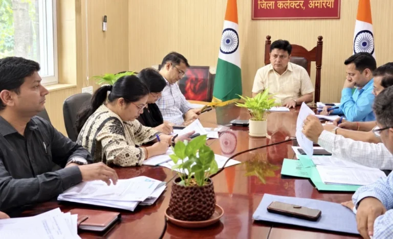 जसपुर: बारिश और ओलावृष्टि से फसल नुकसान पर डीएम नितिन सिंह भदौरिया ने की अधिकारियों के साथ बैठक