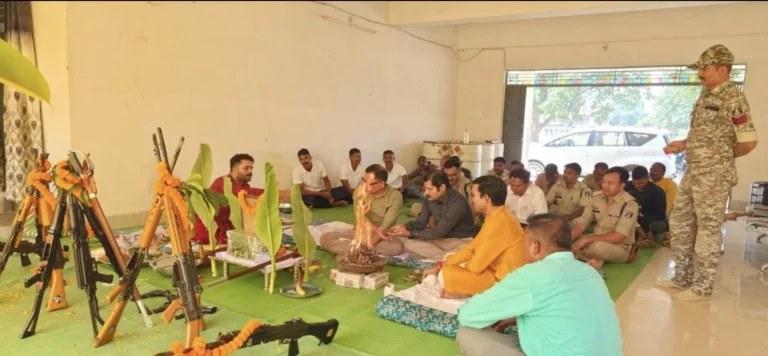 गौरेला-पेंड्रा-मरवाही में विजयादशमी पर शस्त्र पूजन, एसपी मनोज कुमार खिलारी ने जिलेवासियों को दी शुभकामनाएं