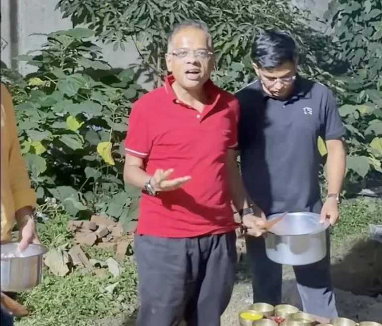 9 दिन के शाकाहारी उपवास के बाद अमित जोगी ने बनाया मुर्ग मुसल्लम, दशहरे पर गौरेला में भाइयों के साथ साझा किया वीडियो