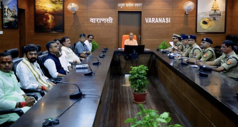 UP PET 2026: परीक्षा से पहले CM योगी ने तैयारियों की समीक्षा की, 60 जिलों में 1,372 केंद्रों पर होगी परीक्षा