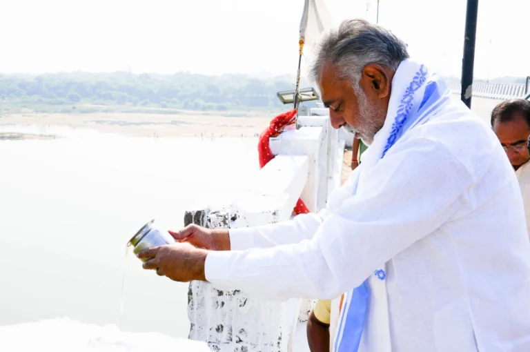 शरद पूर्णिमा पर मां नर्मदा को प्रहलाद सिंह पटेल ने किया नमन, भोपाल से नर्मदापुरम जाते समय साझा की तस्वीर