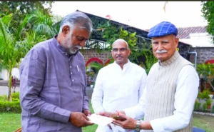 भोपाल में प्रहलाद सिंह पटेल से मिले पूर्व मंत्री रुस्तम सिंह, बेटे आदित्य की शादी का दिया न्योता