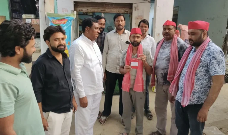 यूपी चुनाव से पहले ‘200 सीटों’ वाले पोस्टर पर सियासत तेज, अखिलेश यादव बोले- जितना भ्रम फैलाएंगे, उतना मजबूत होगा PDA