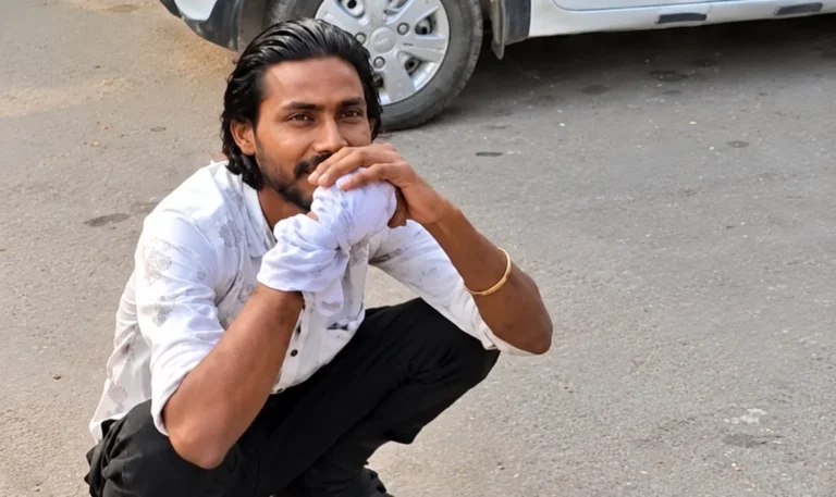 पानीपत में वैगनआर चुराकर भाग रहा युवक स्कूटी से टकराया, कार बंद होते ही लोगों ने पकड़ा