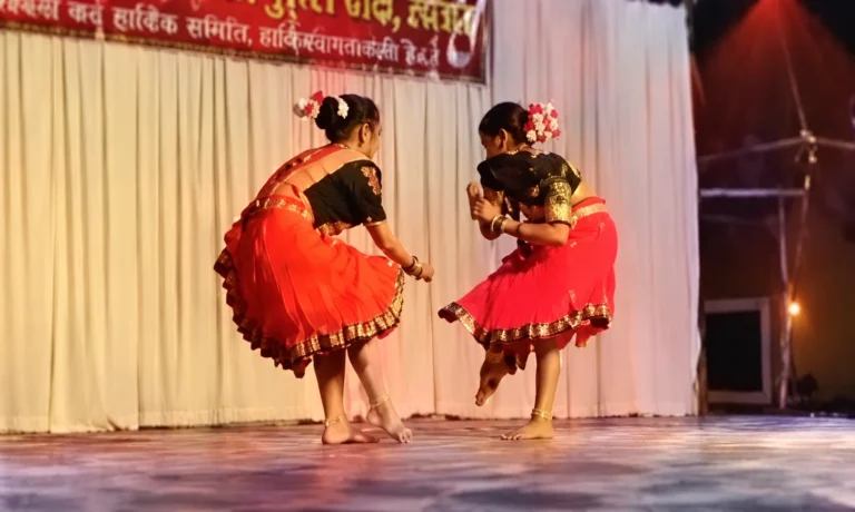 लांजी बस स्टैंड पर सिंहवाहिनी दुर्गा उत्सव समिति का सांस्कृतिक कार्यक्रम, देर रात तक जुटे श्रद्धालु
