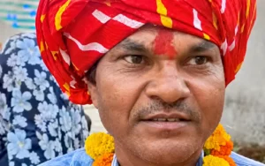 अटरू में चेयरमैन निशा नैनीवाल ने निकाली धन्यवाद यात्रा, बुजुर्गों के चरण स्पर्श कर लिया आशीर्वाद; विकास कार्यों का दिया भरोसा