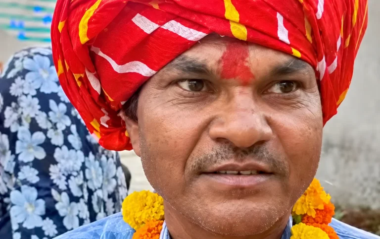 अटरू में चेयरमैन निशा नैनीवाल ने निकाली धन्यवाद यात्रा, बुजुर्गों के चरण स्पर्श कर लिया आशीर्वाद; विकास कार्यों का दिया भरोसा