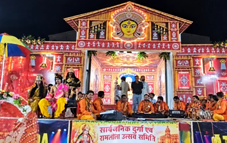नैनपुर में धूमधाम से मनाई गई विजयादशमी, 51 फीट ऊंचे रावण का हुआ दहन