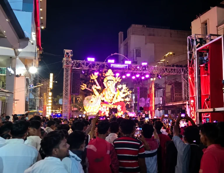 कन्नौद में मां दुर्गा की विदाई पर निकला भव्य विसर्जन चल समारोह, बैंड-बाजे और डीजे की धुन पर झूमे हजारों श्रद्धालु