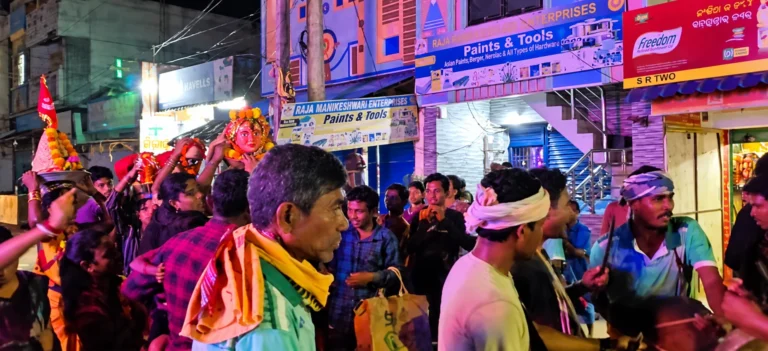 ओडिशा: गुडारी में एक महीने तक चली मां मंगला की पूजा संपन्न, वंशधारा नदी में हुआ प्रतिमा विसर्जन