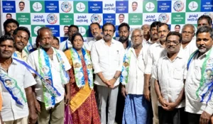 आंध्र प्रदेश: TDP और जनसेना के कई कार्यकर्ता YSRCP में शामिल, पूर्व मंत्री कुरसाला कन्नबाबू ने किया स्वागत
